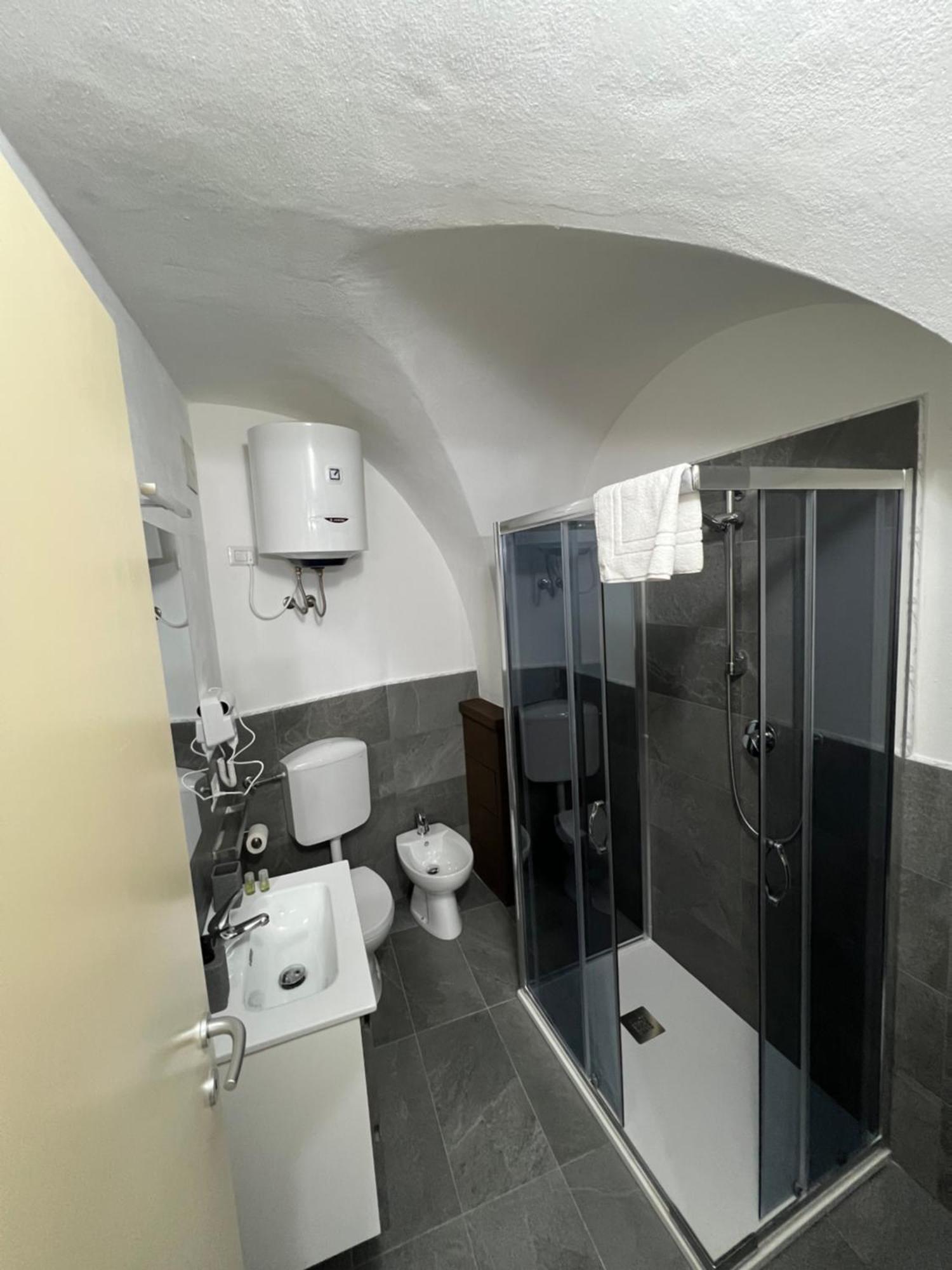 Station Rooms37 Sassari Bagian luar foto