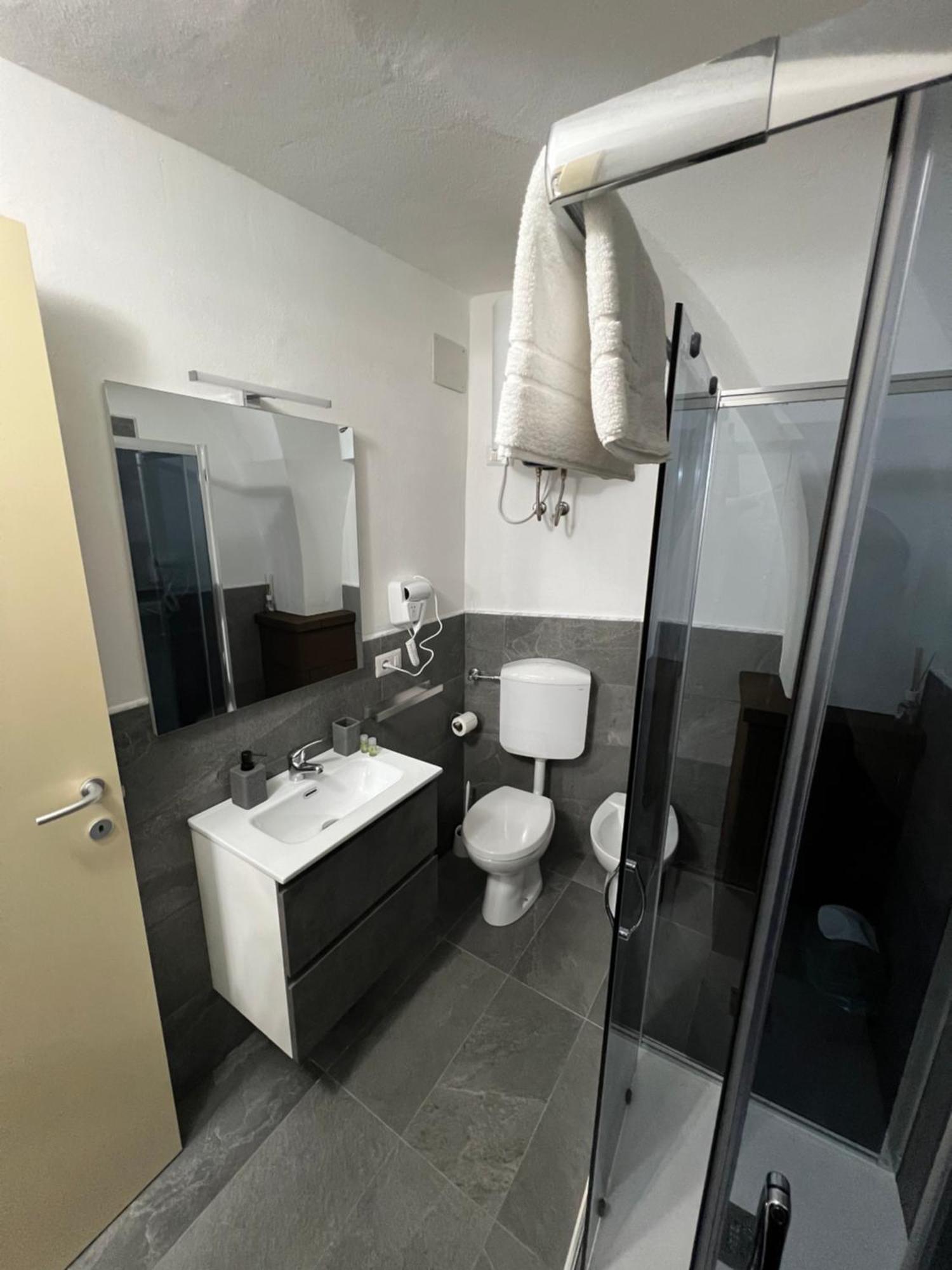 Station Rooms37 Sassari Bagian luar foto